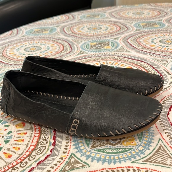 Adam Tucker by me Too Leather Flats size 6 women’s - Picture 2 of 7